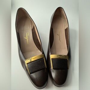 A condition Vintage Salvatore Ferragamo Boutique leather low-heeled pumps size 6